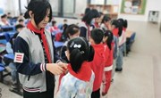 大手拉小手 共筑红色梦 ——记娄葑学校少先队大队部开展队知识宣讲活动 
